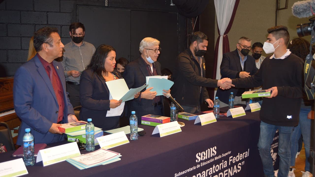 Otorgan premios y reconocimientos a ganadores de Feria Ambiental