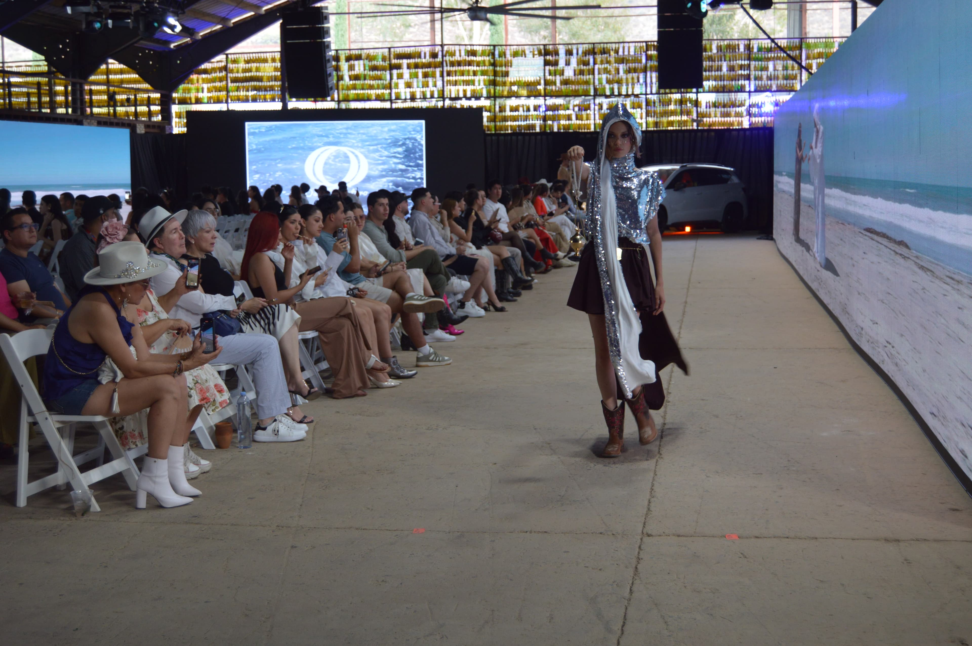 Expone Oseas Villatoro colección en InnovaModa Fashion Experience