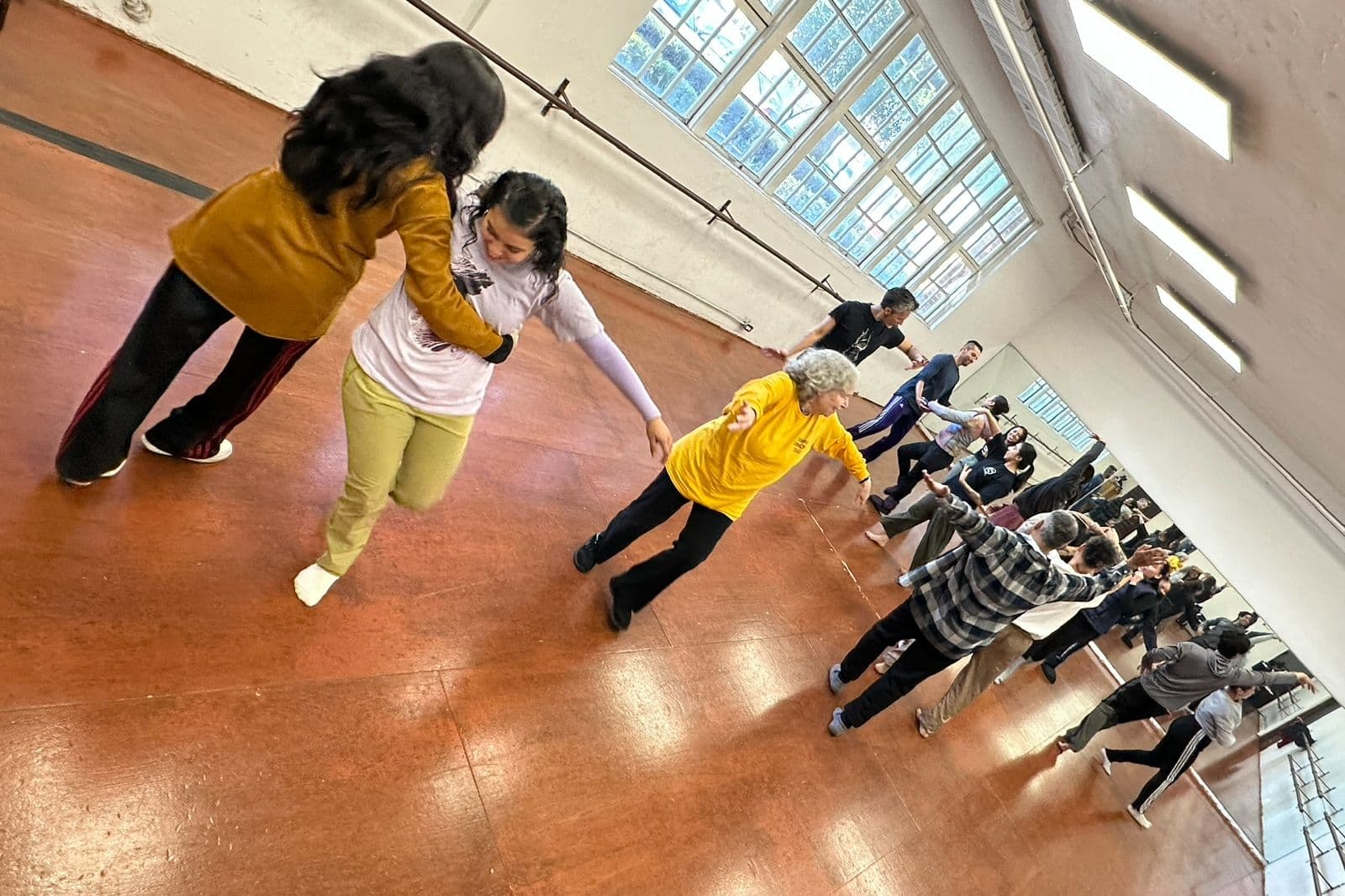 Capacitan a maestros de danza comunitaria en Tijuana