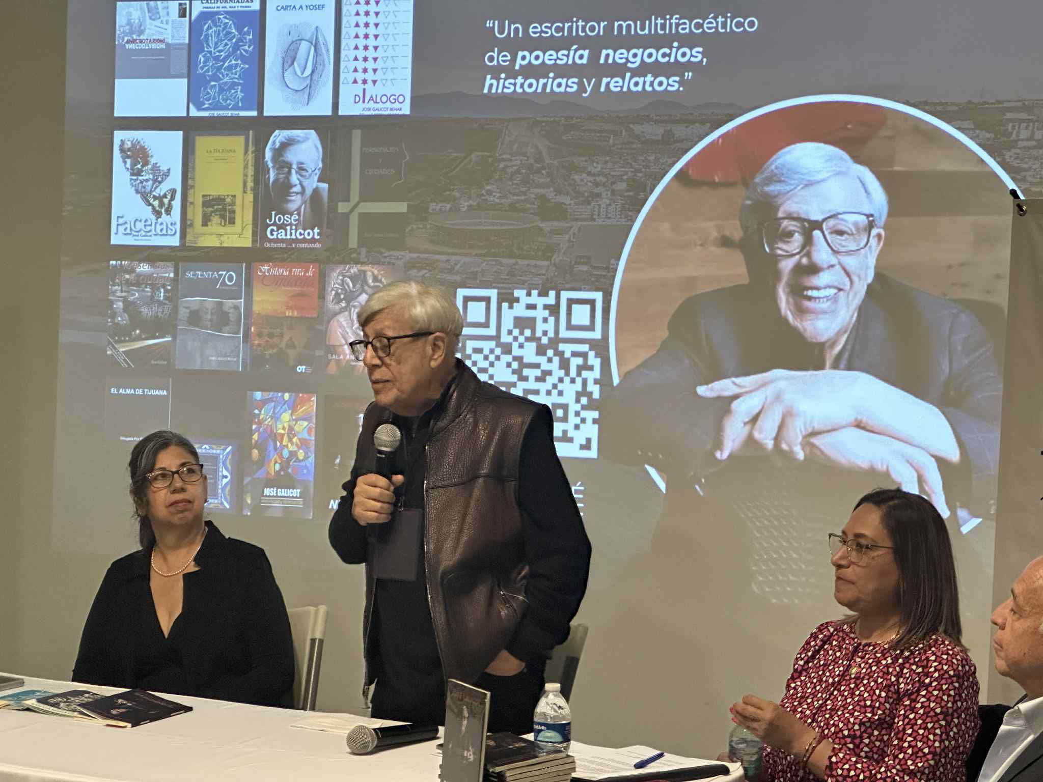 Presenta José Galicot publicación sobre vivencias empresariales en Feria del Libro