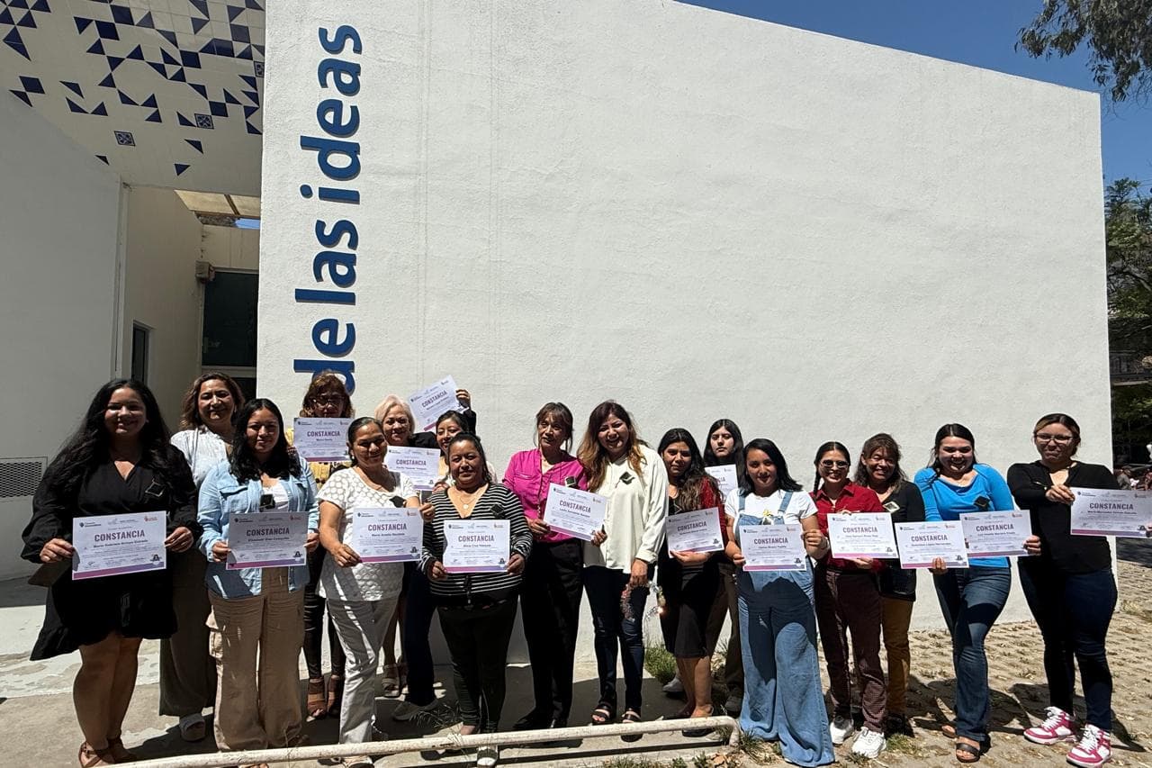 Otorgan herramientas digitales a mujeres para un futuro más próspero