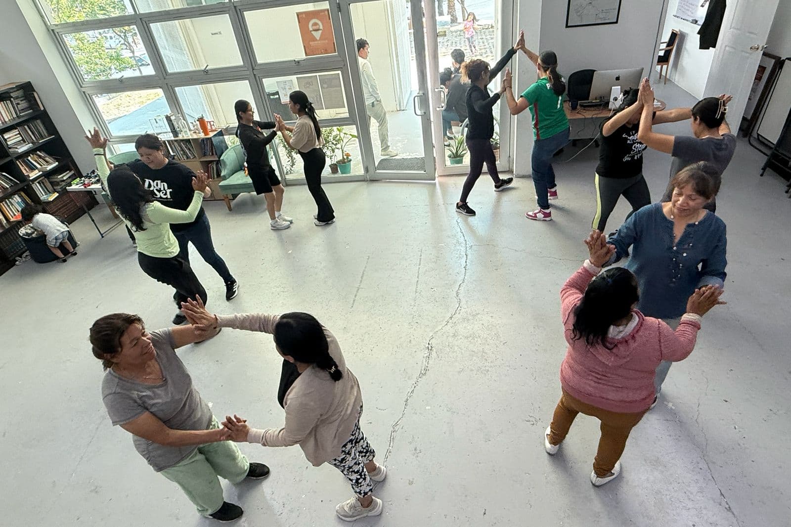 Concluyen mujeres taller para expresarse a través de la danza