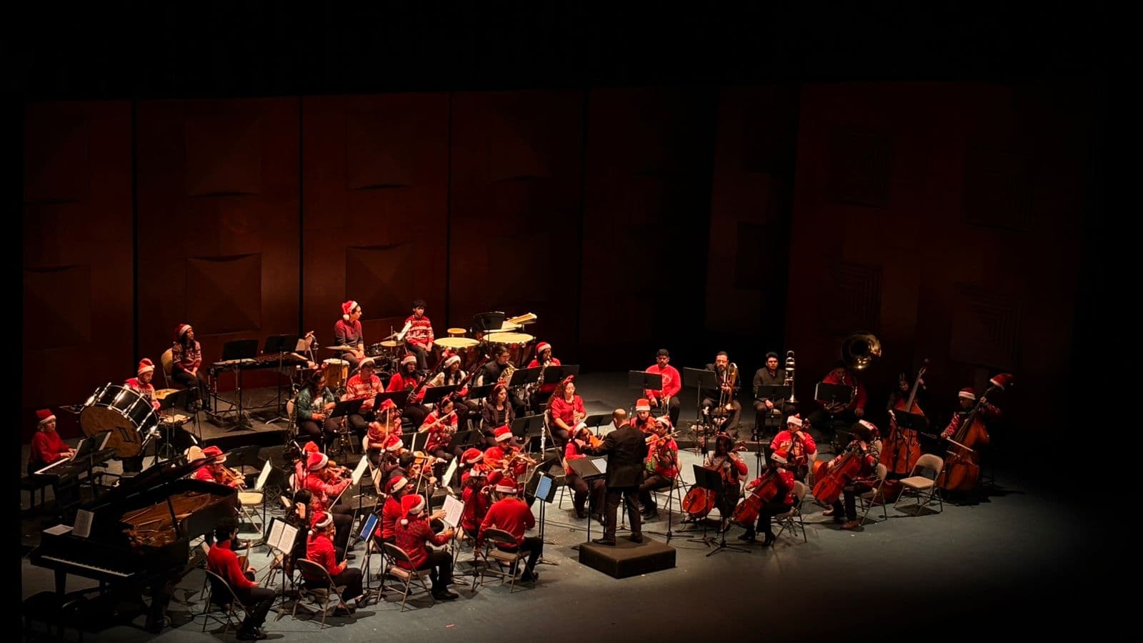 Tijuanenses celebran temporada navideña con concierto sinfónico