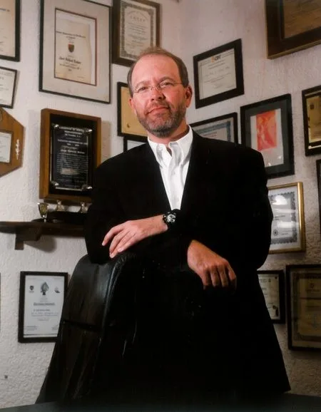 GASTÓN LUKEN GARZA